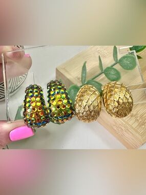 💛 Vintage Clip-on Gold Tone Earrings - 2 pairs